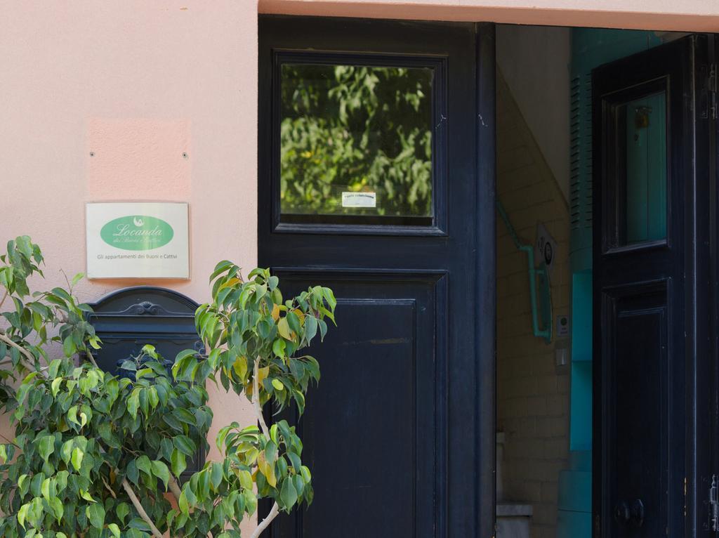 Appartamento Rosso Buoni E Cattivi Cagliari Pokoj fotografie